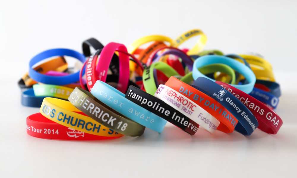 Braccialetti per le scuole: rendere l'ambiente più sicuro per le menti curiose
