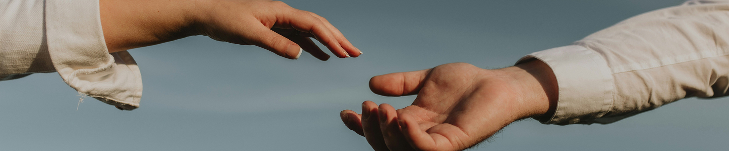 Ordina braccialetti di beneficenza personalizzati in Europa